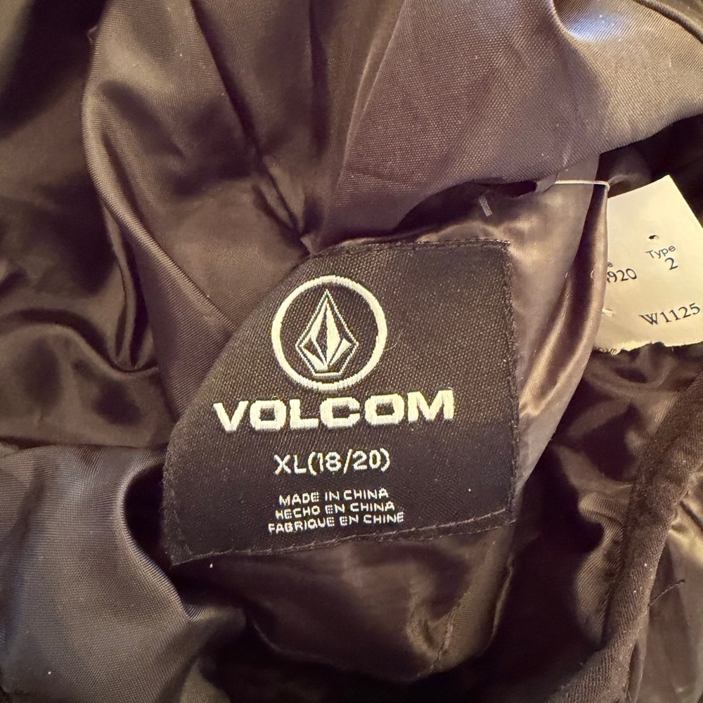 Volcom Iconic Black Hooded Puffer Jacket-Junior Size 18-20-NWT - Picture 10 of 10